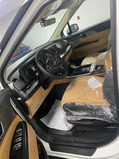 Kia Kia Carnival 2022 2024 - 7 Seater Car thumbnail NaN